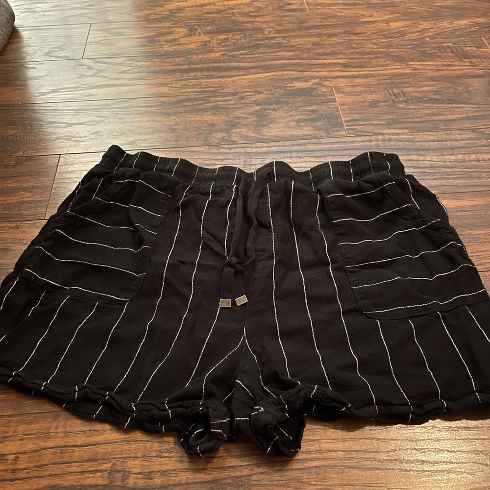 Time and True elastic band linen shorts